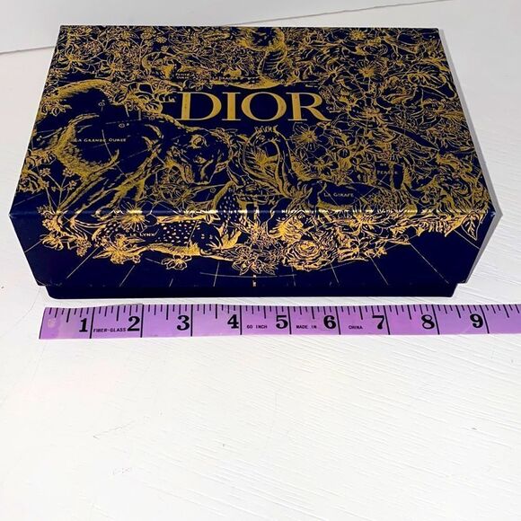 Dior Gift Box With Tissue Paper - Picture 2 of 9